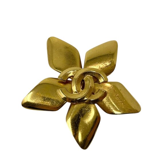 CHANEL Vintage 96P CC Gold Brooch Jewelry Accessory Pin Flower Metal [105644] - Picture 1 of 8